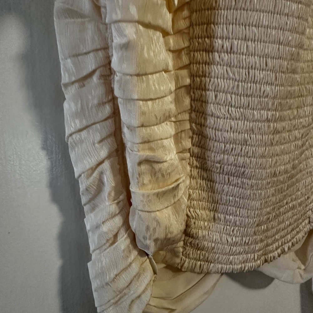 ASTR Cream Ruched Women's Top - Picture 5 of 5